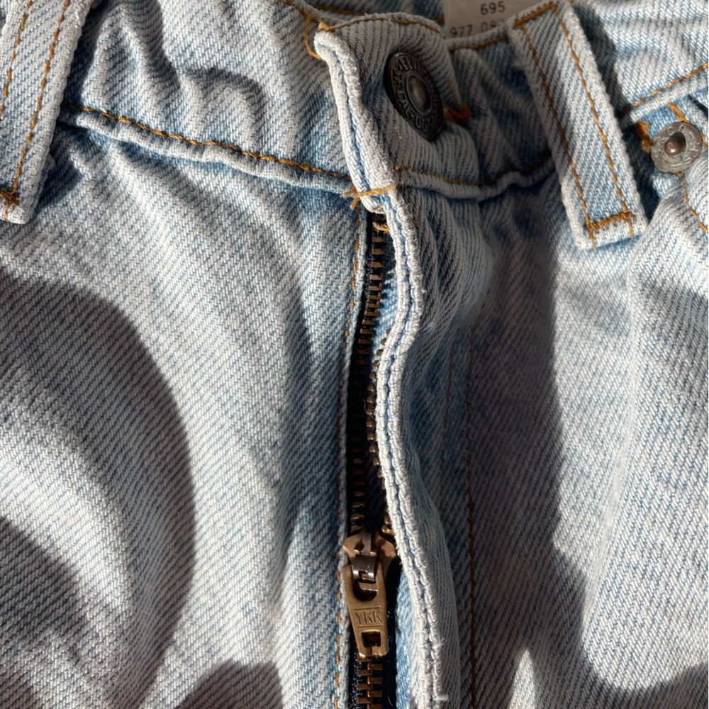 Loved, Levi’s 560 Student Orange Tag Vintage Light Wash Jean Shorts Size 30 - Picture 8 of 10